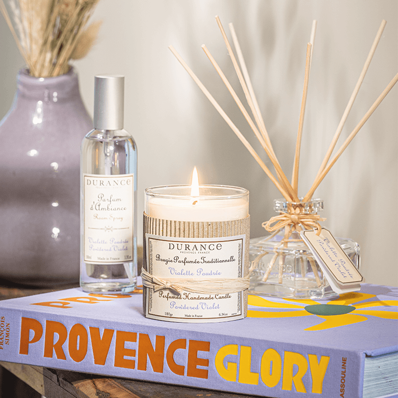 bougie violette ambiance